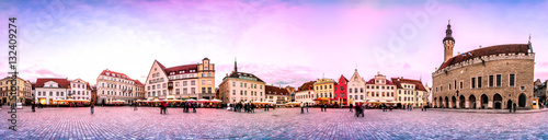 Fotomural Sunset Skyline of Tallinn Town Hall Square or Old Market Square, Estonia