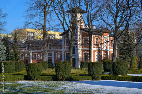 Zabytkowa stajnia w mieści Łodzi, Polska