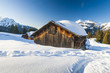 Alte Hütte im Skigebiet in den Alpen