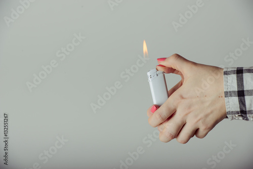 Fotografía Hand with lighter igniting sparks