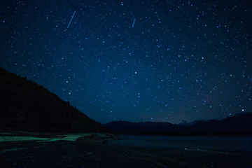night sky over lake tekapo