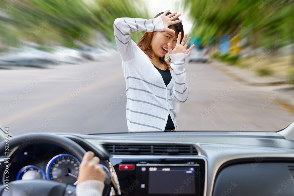 Young shocked woman screaming when being crushed by fast car - obrazy, fototapety, plakaty 