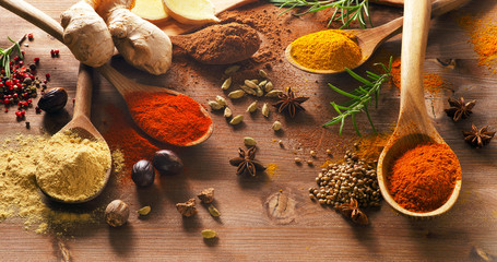 Poster - Various spices on a wooden board.