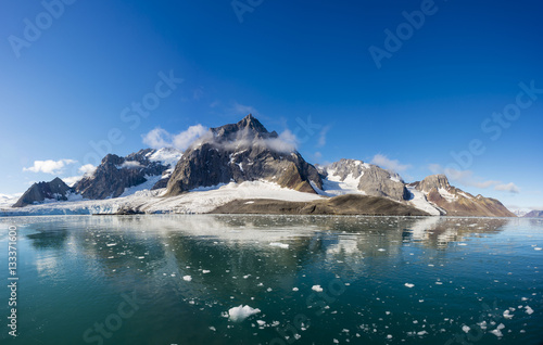 Fototapeta na szkło Arktyczny krajobraz w Svalbard, Spitsbergen