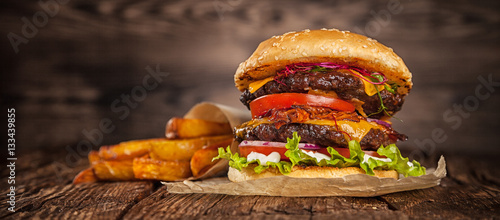 Fotografía Home made hamburger with lettuce and cheese