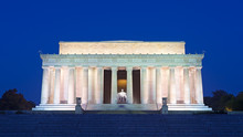 Lincoln Memorial In The National Mall, Washington DC. Lincoln Memorial On Blue Sky Background In The Dusk.