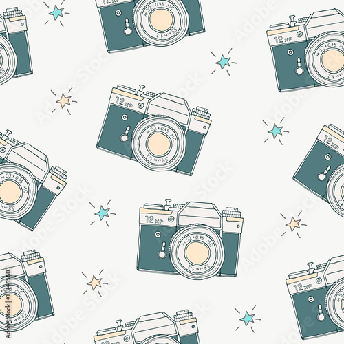 wzor-z-wektor-retro-recznie-rysowane-hipster-aparat-fotograficzny-i-gwiazdy-rocznik-ilustracja-dla-projekta-druk-dla-koszulki-plakata