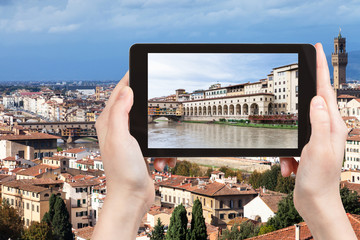 Sticker - tourist photographs vasari corridor from River