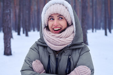 Wall Mural - Emotions of surprise on the face of the woman during the winter