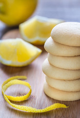 Poster - Biscuits filled with lemon cream on the wooden board