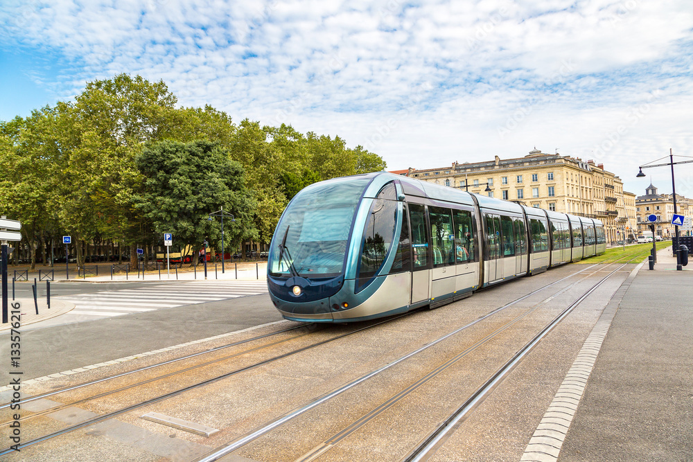 Modern city tram in Bordeaux - obrazy, fototapety, plakaty 
