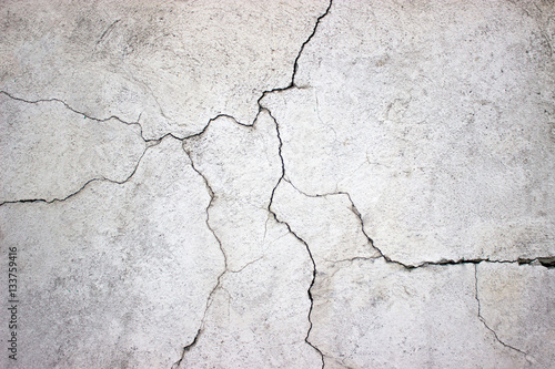Fototapeta cracked concrete wall covered with gray cement texture as backgr