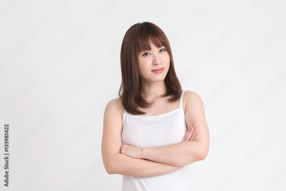 若い女性が 疑問や悩みがあるようなポーズをしています この画像の背景は 白です Stock Gamesageddon 若い女性が 疑問や悩みがあるようなポーズをしています この画像の背景は 白です Stock Gamesageddon