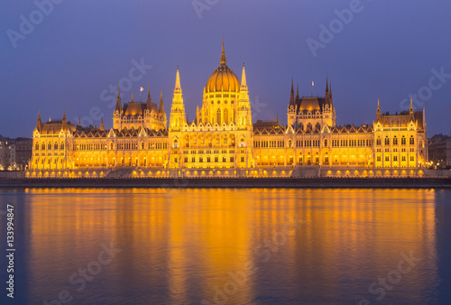 Fotografie, Obraz Ungarisches Parlament Budapest bei Nacht