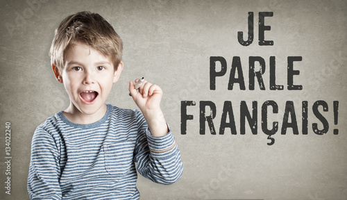 Je parle Francais, I speak French, Boy on grunge background writ Poster Mural XXL