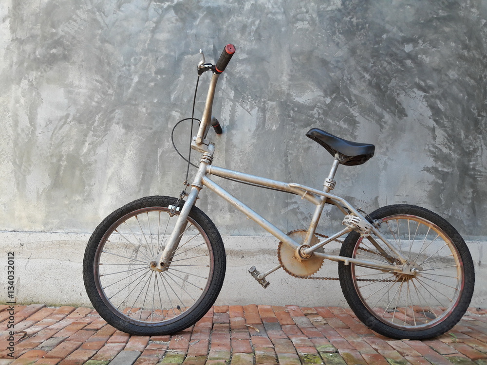 自転車本体 CONCRETE AND SMOG OLD BMX FREESTYLE One Bike,Bicycle vintage style, Concrete wall,ฺBMX Bike