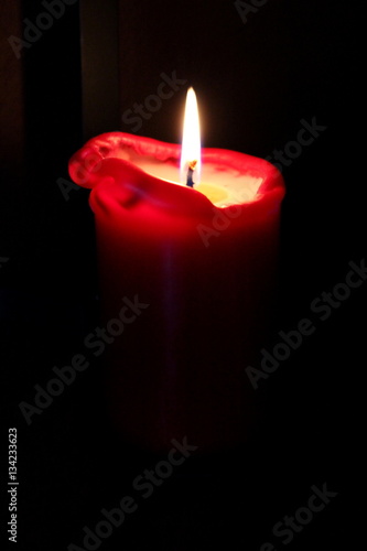 Dicke rote Kerze – Stock-Foto | Adobe Stock