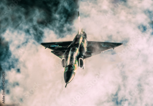 Plakat Wojskowi samoloty latające w chmurach