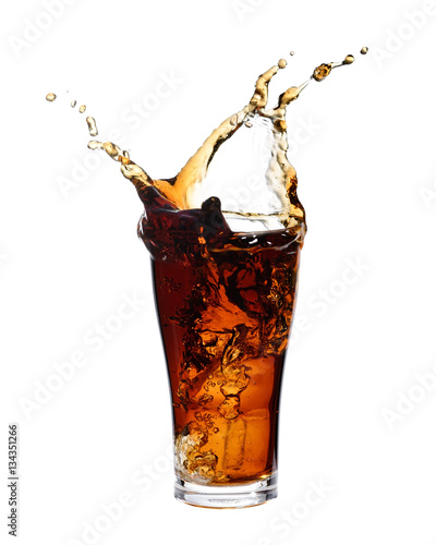 Fotomural Cola splashing out of a glass., Isolated white background.