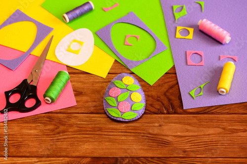 Beautiful Felt Easter Egg Decor With Flowers Scissors Thread