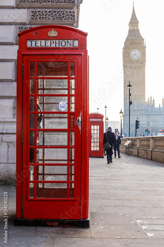 Nowoczesny obraz na płótnie Traditional London red phone box and Big ben in early morning