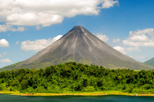 Typical Dormant Volcano: Arenal Volcano (Costa Rica, La Fortuna).