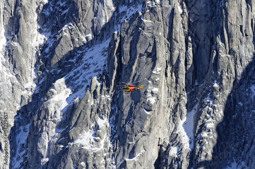 Hélicoptère En Intervention Secours En Montagne Depuis L