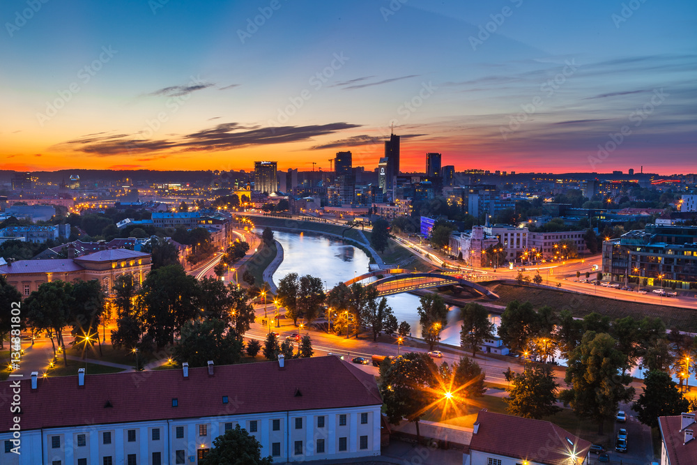 Obraz na płótnie View on the night business city of Vilnius and river w salonie