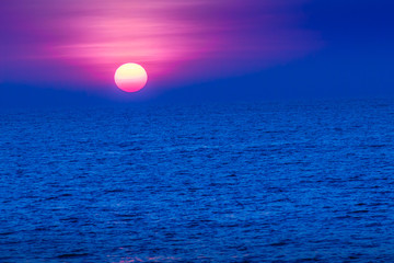 Wall Mural - Beautiful sunset over the sea, view from the beach. Round and br