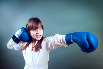 karate girl It fulfills kicks on  background