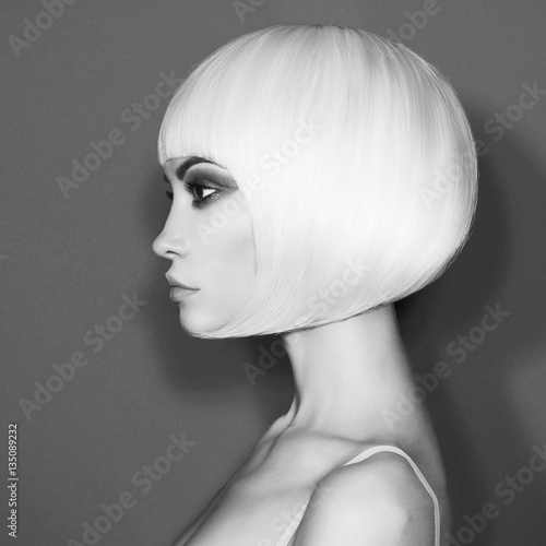 Fototapeta na wymiar Fashion beautiful blonde with short haircut