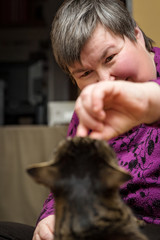 Poster - tiergestütze Therapie bei einer geistig behinderten Frau