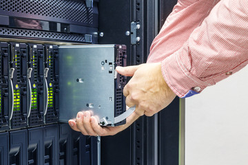 engineer replace of faulty blade server