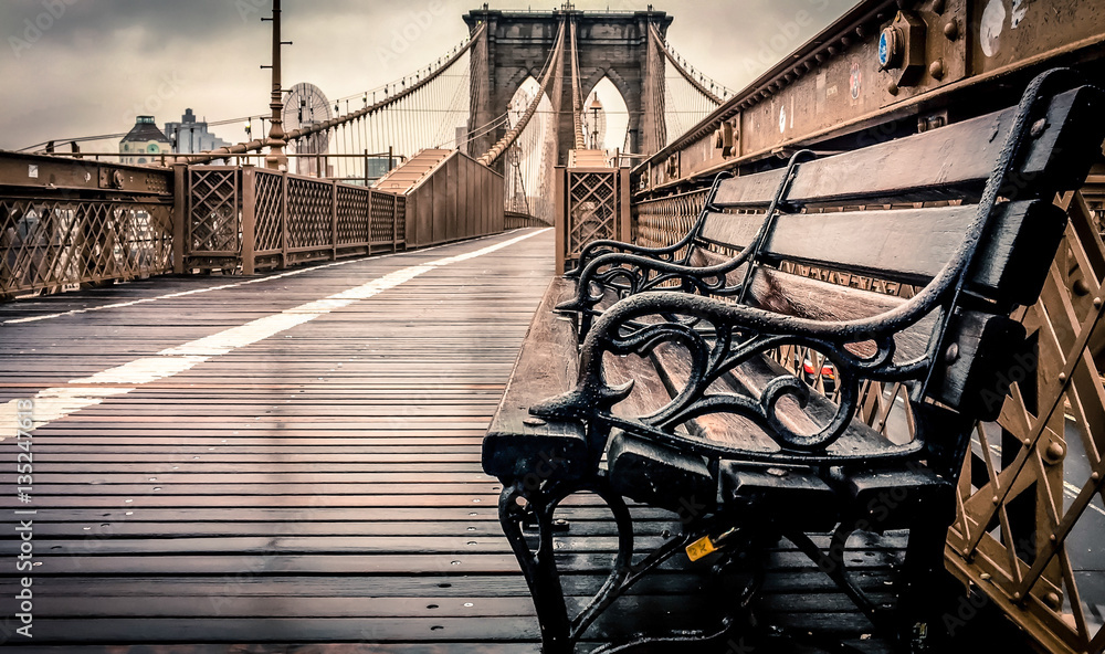 Brooklyn Bridge at a rainy day - obrazy, fototapety, plakaty 