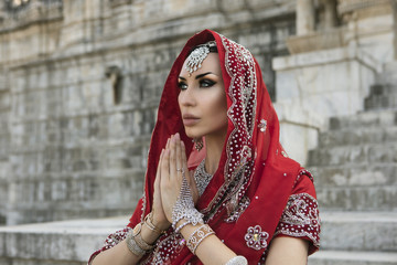 Beautiful Maharani. Young indian woman in traditional clothing w