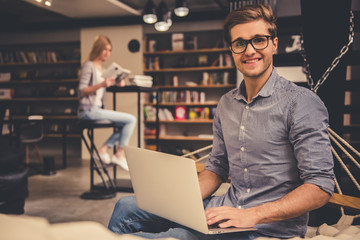 Canvas Print - Young people in the library