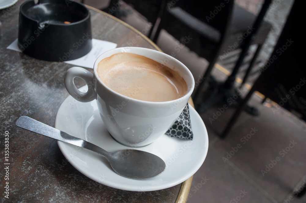 tasse de café en terrasse Stock Photo