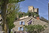 Fototapeta Uliczki - Chabanne mit der Burgruine, Auvergne