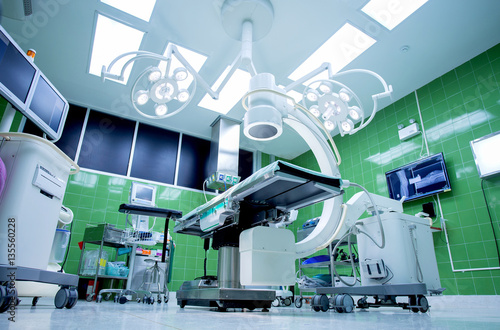 Fotografía operating room with modern equipment.