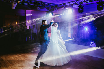 The brides dancing on the dancefloor