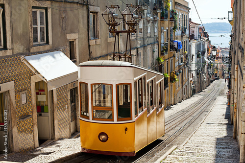 Plakat Żółta kolejka linowa w Lizbonie