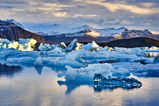 Fototapete -  - Iceland, Jokulsarlon lagoon, Beautiful cold landscape picture of icelandic glacier lagoon bay,