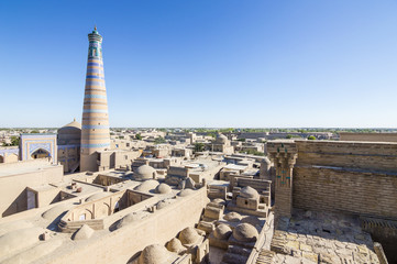 Wall Mural - Islam Khoja (Khodja) Minaret in Itchan Kala, the walled inner town of the city of Khiva, Uzbekistan. UNESCO World Heritage