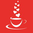 weisse Tasse mit Herz-Dampf auf rotem Hintergrund