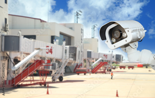 Zdjęcie XXL Kamera CCTV lub ochrona CCTV działająca w porcie lotniczym.