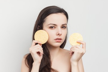 woman with two sponges, loose hair