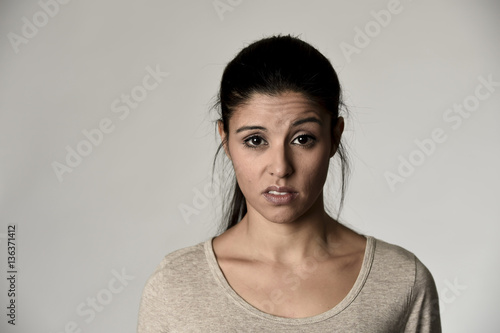 Fotografía beautiful arrogant and moody spanish woman showing negative feeling and contempt