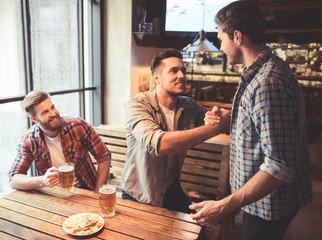 Canvas Print - Friends at the pub