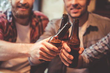 Canvas Print - Friends at the pub