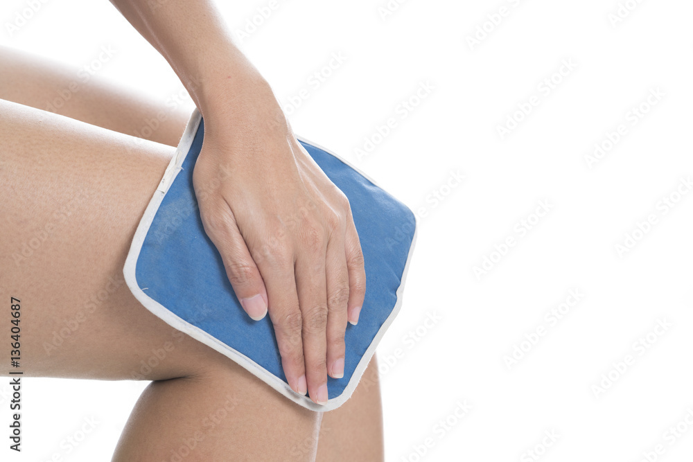 woman putting an ice pack on her knee pain
